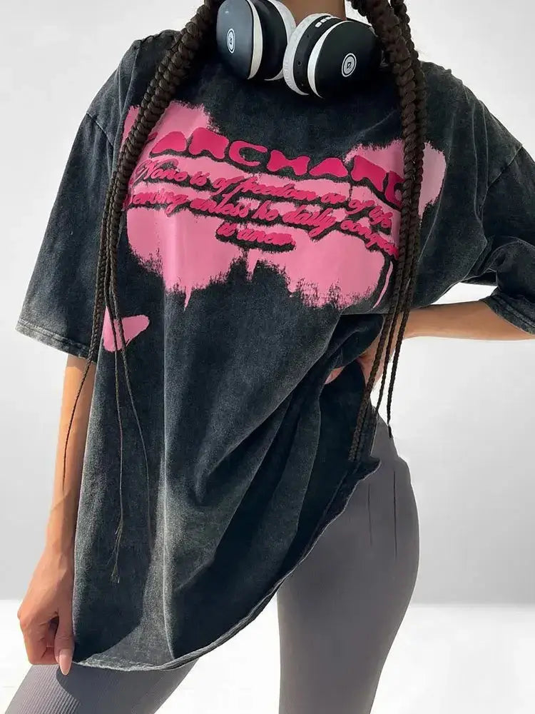 Oversized black vintage t-shirt with pink graphic print, perfect for casual summer wear for women.