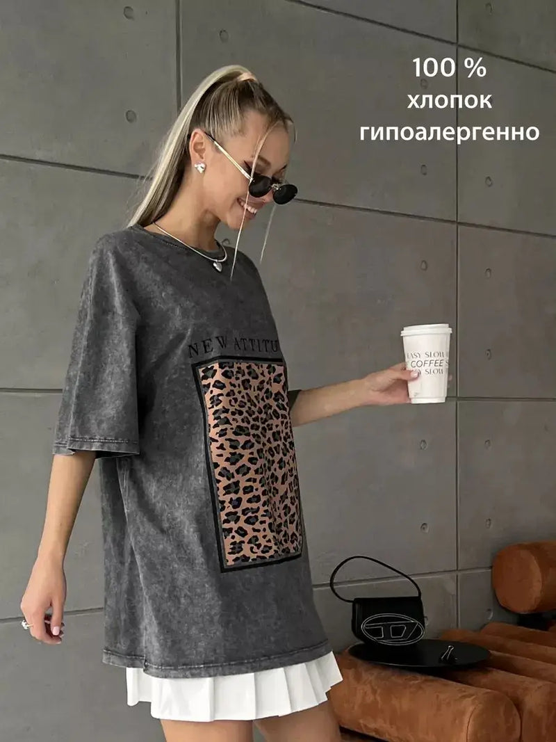 Women's oversized cotton washed t-shirt with leopard print, short sleeves, vintage style, perfect for summer fashion.